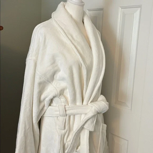 NWOT Cotton Velour White Bathrobe - Picture 2 of 9